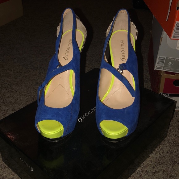 Sandals - Picture 2 of 4